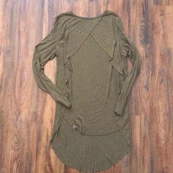 Flowy Longsleeve - Picture 1 of 4